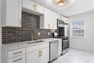 1207 W 45th Street 3W, Kansas City, MO 64111