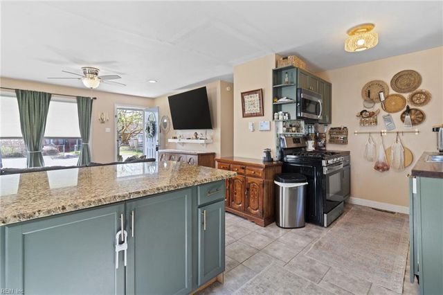 720 Nickoles LN, Norfolk, VA 23513