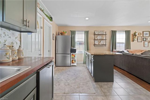 720 Nickoles LN, Norfolk, VA 23513
