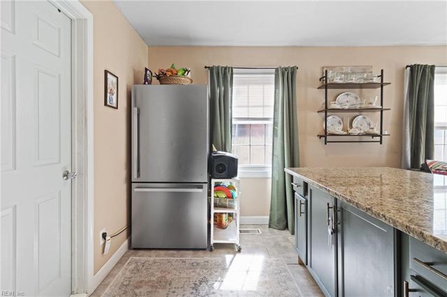 720 Nickoles LN, Norfolk, VA 23513