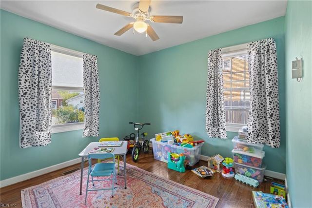 720 Nickoles LN, Norfolk, VA 23513