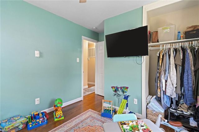 720 Nickoles LN, Norfolk, VA 23513