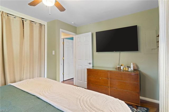 720 Nickoles LN, Norfolk, VA 23513