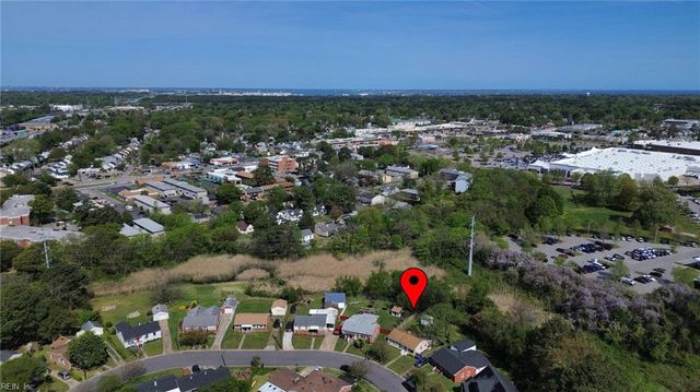 720 Nickoles LN, Norfolk, VA 23513