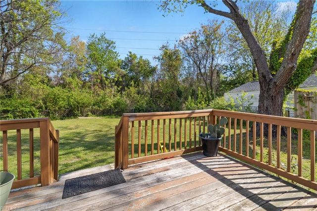 720 Nickoles LN, Norfolk, VA 23513
