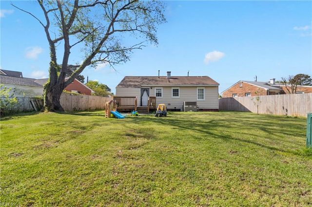 720 Nickoles LN, Norfolk, VA 23513