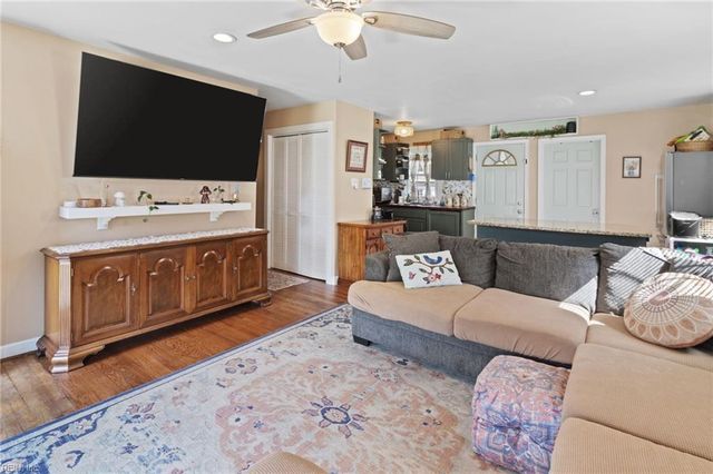 720 Nickoles LN, Norfolk, VA 23513