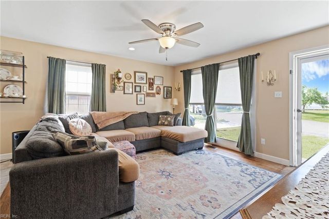 720 Nickoles LN, Norfolk, VA 23513