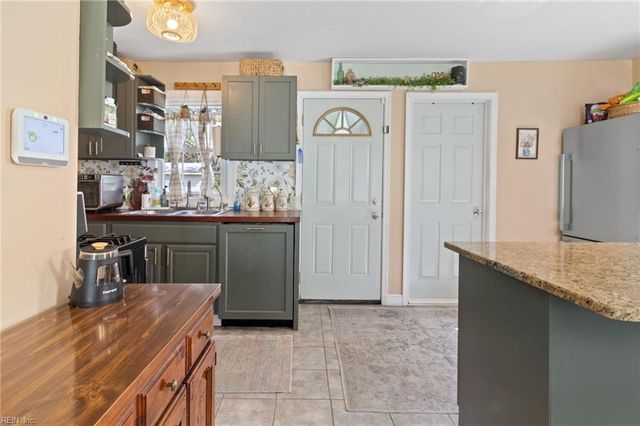 720 Nickoles LN, Norfolk, VA 23513