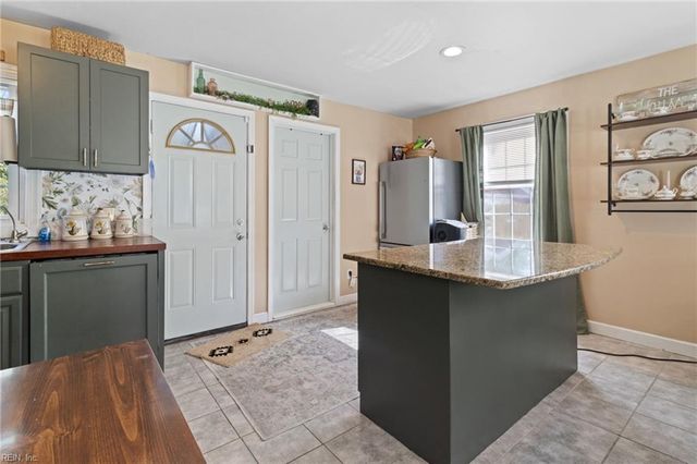 720 Nickoles LN, Norfolk, VA 23513