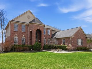 3235 Woodview Circle, Orion Charter Township, MI 48362