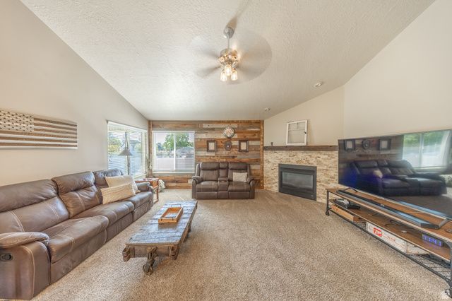 1670 N 1350 W, Farr West, UT 84404
