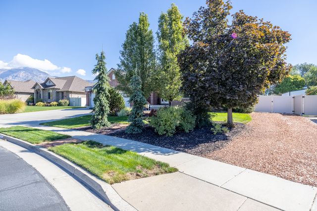 1670 N 1350 W, Farr West, UT 84404