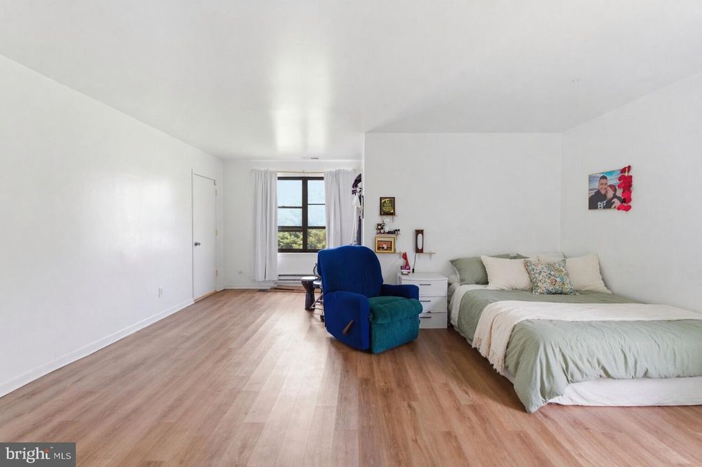 Image 13 of property listing at 6317 PARK HEIGHTS AVE #204, Baltimore, MD 21215