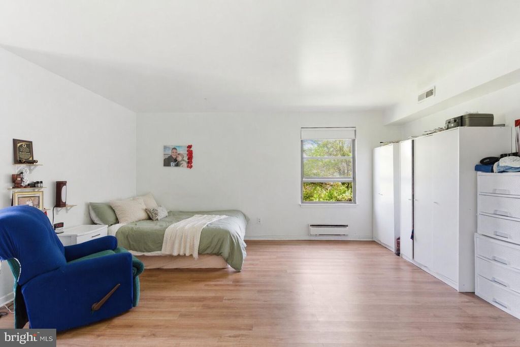 Image 14 of property listing at 6317 PARK HEIGHTS AVE #204, Baltimore, MD 21215