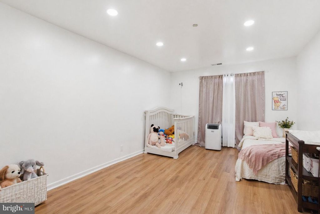 Image 16 of property listing at 6317 PARK HEIGHTS AVE #204, Baltimore, MD 21215