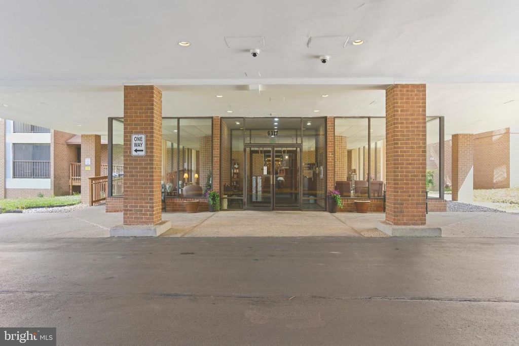 Image 2 of property listing at 6317 PARK HEIGHTS AVE #204, Baltimore, MD 21215