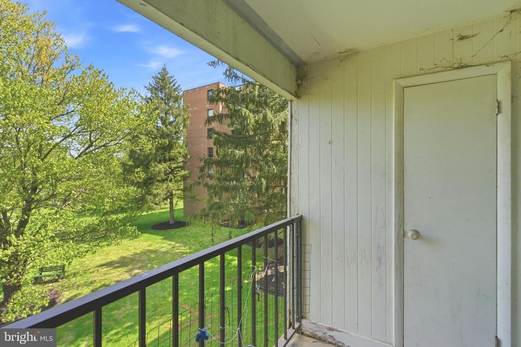 Image 20 of property listing at 6317 PARK HEIGHTS AVE #204, Baltimore, MD 21215