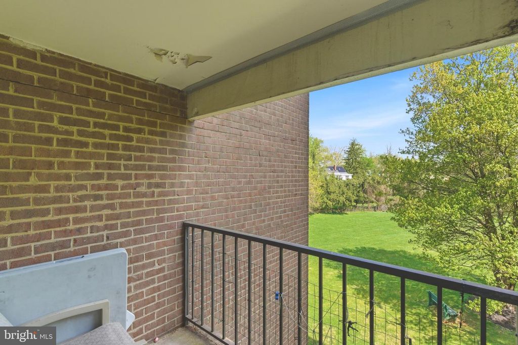 Image 21 of property listing at 6317 PARK HEIGHTS AVE #204, Baltimore, MD 21215