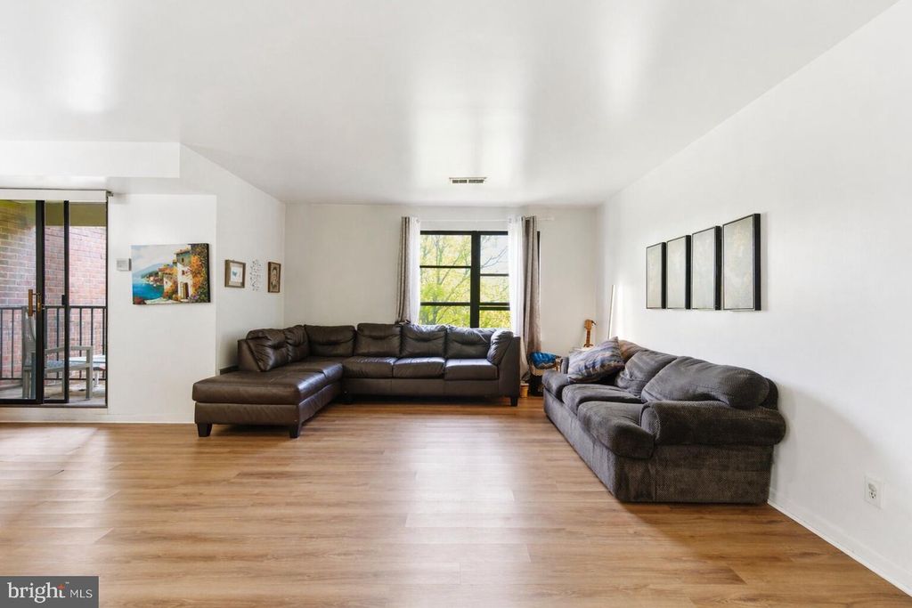 Image 3 of property listing at 6317 PARK HEIGHTS AVE #204, Baltimore, MD 21215