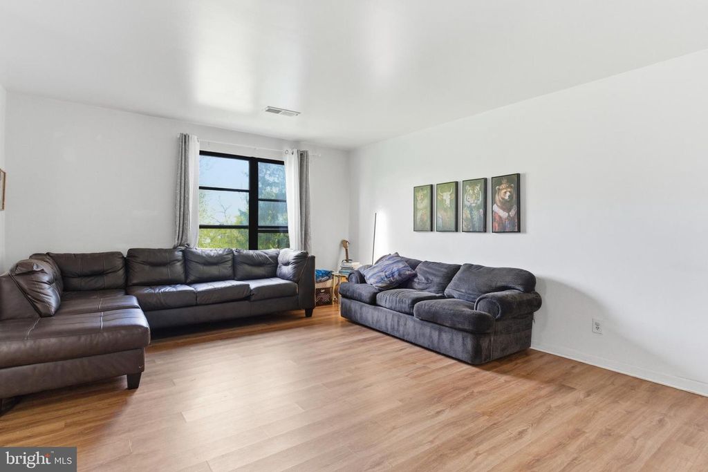 Image 5 of property listing at 6317 PARK HEIGHTS AVE #204, Baltimore, MD 21215