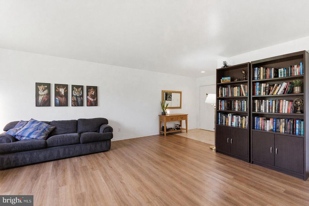 Image 6 of property listing at 6317 PARK HEIGHTS AVE #204, Baltimore, MD 21215