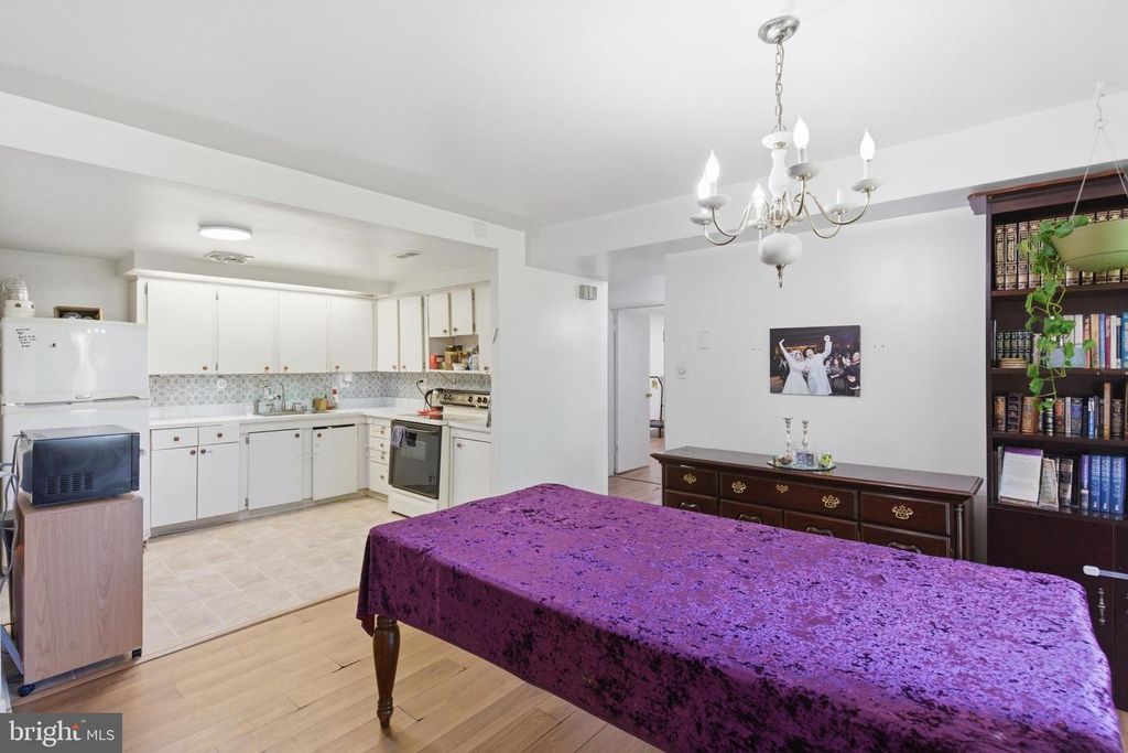 Image 8 of property listing at 6317 PARK HEIGHTS AVE #204, Baltimore, MD 21215