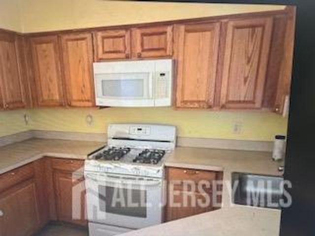 1031 Dogwood Court, New Brunswick, NJ 08901