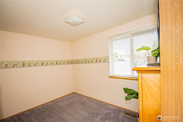 8135 NE Harrington Lane, Moses Lake, WA 98837