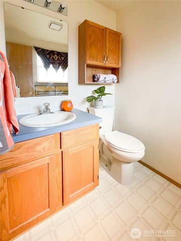 8135 NE Harrington Lane, Moses Lake, WA 98837