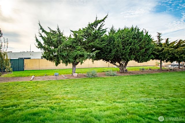 8135 NE Harrington Lane, Moses Lake, WA 98837