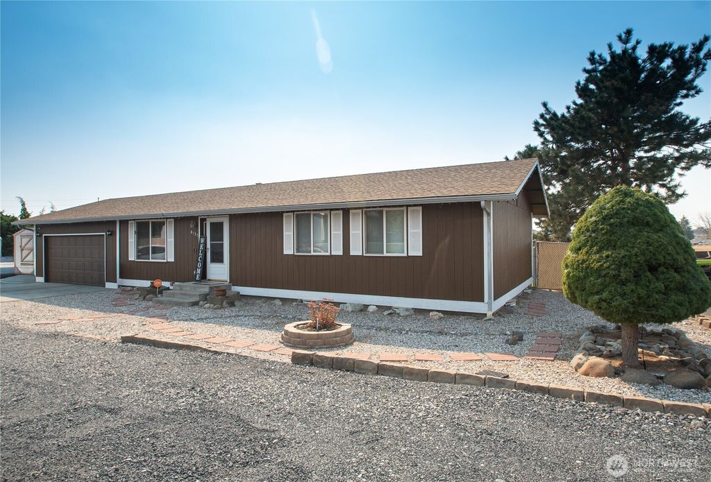 8135 NE Harrington Lane, Moses Lake, WA 98837