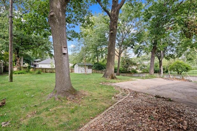 10616 Oak Street, Kansas City, MO 64114