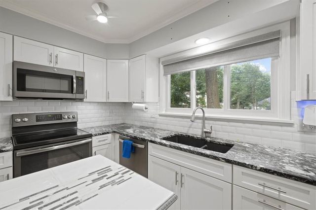 10616 Oak Street, Kansas City, MO 64114