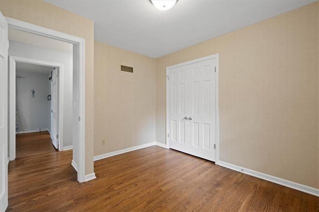 10616 Oak Street, Kansas City, MO 64114
