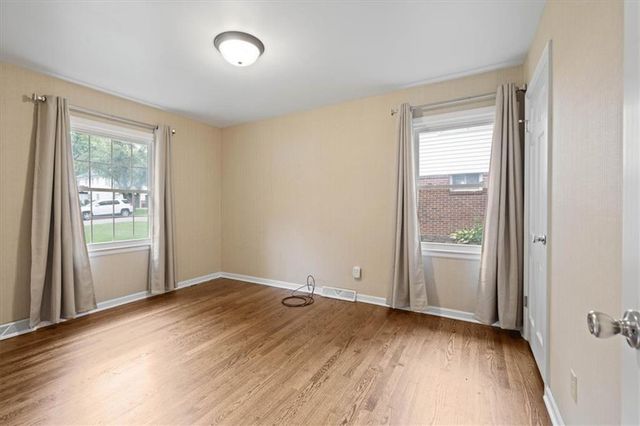 10616 Oak Street, Kansas City, MO 64114