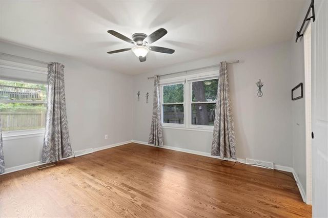10616 Oak Street, Kansas City, MO 64114