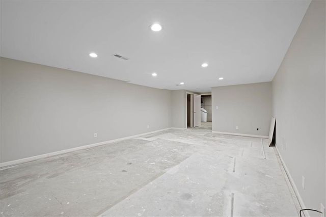 10616 Oak Street, Kansas City, MO 64114