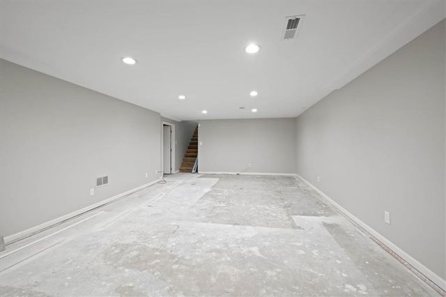 10616 Oak Street, Kansas City, MO 64114