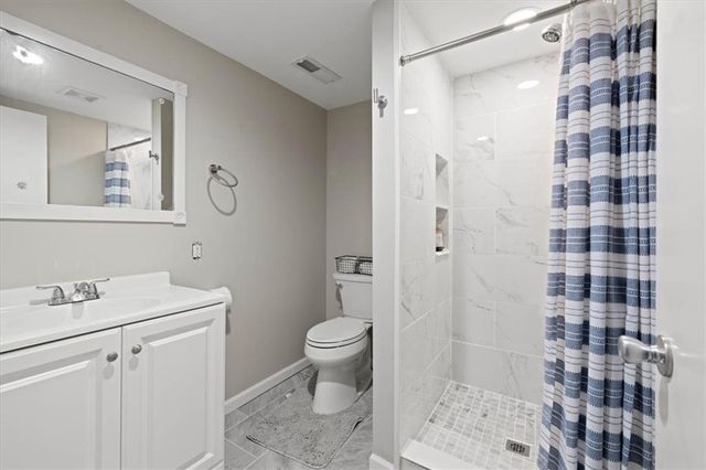 10616 Oak Street, Kansas City, MO 64114