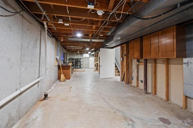 10616 Oak Street, Kansas City, MO 64114