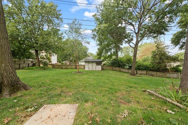 10616 Oak Street, Kansas City, MO 64114