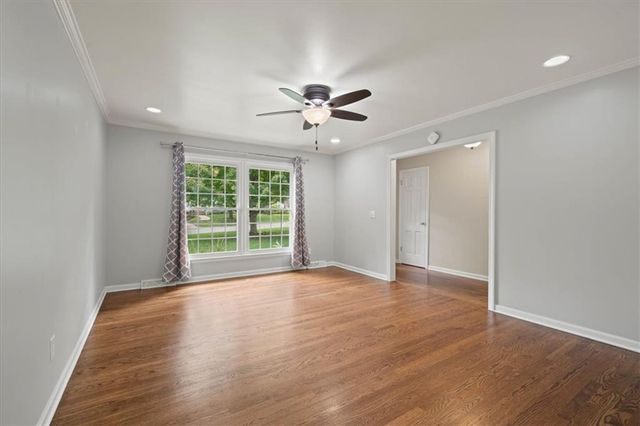 10616 Oak Street, Kansas City, MO 64114