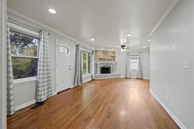 10616 Oak Street, Kansas City, MO 64114