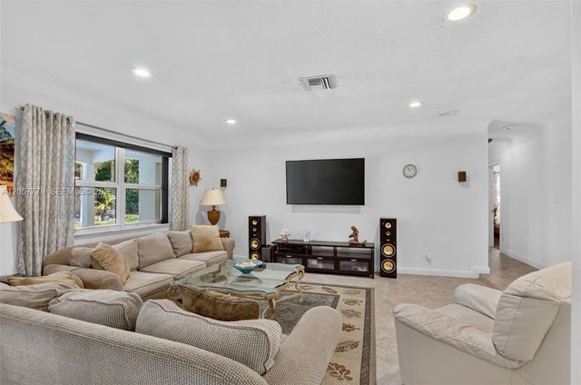 731 NW 4th Ct, Boca Raton, FL 33432