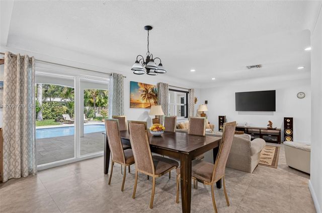 731 NW 4th Ct, Boca Raton, FL 33432
