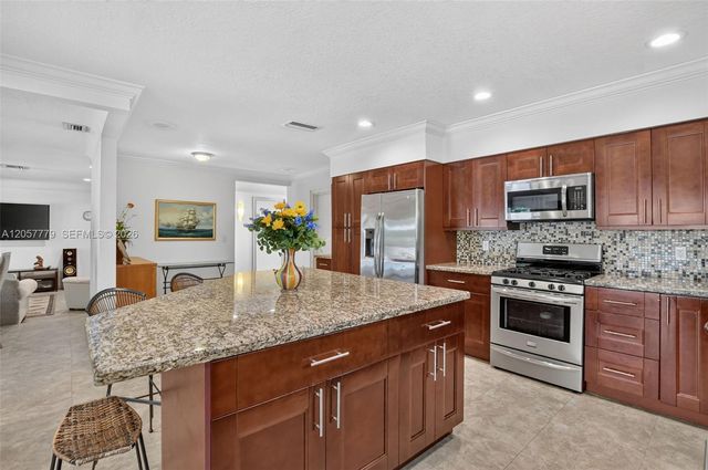 731 NW 4th Ct, Boca Raton, FL 33432