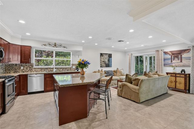 731 NW 4th Ct, Boca Raton, FL 33432