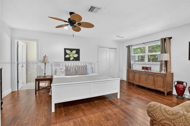 731 NW 4th Ct, Boca Raton, FL 33432