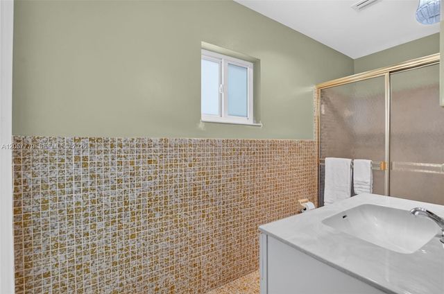731 NW 4th Ct, Boca Raton, FL 33432